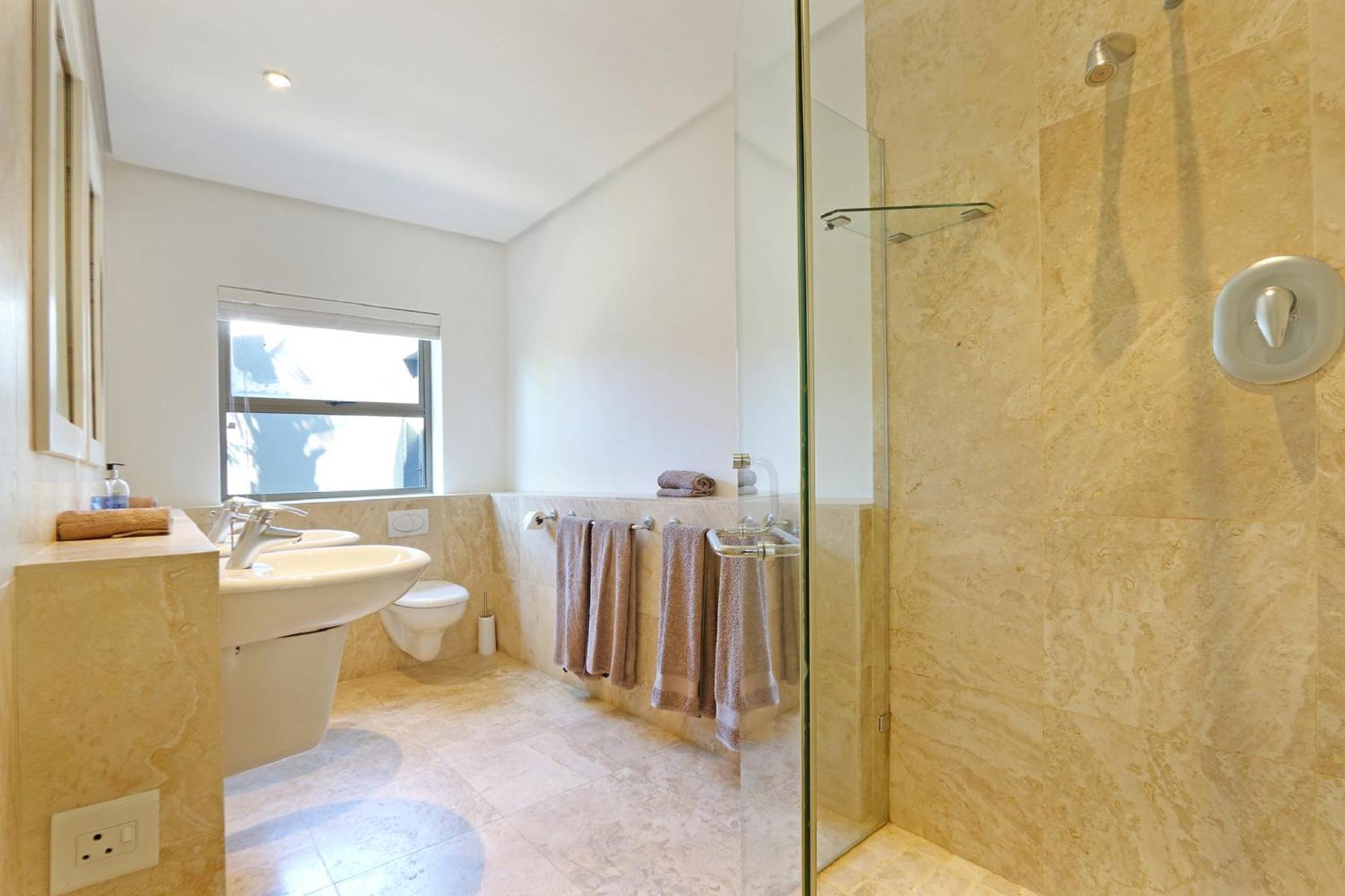 Valtameri By Totalstay Camps Bay Extérieur photo